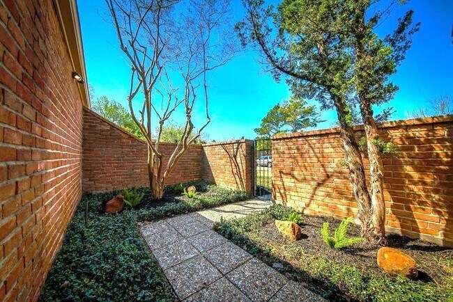 Building Photo - 2303 Cherry Bend Dr