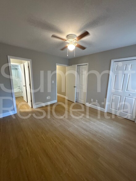 Building Photo - 121 Johnny Reb Dr