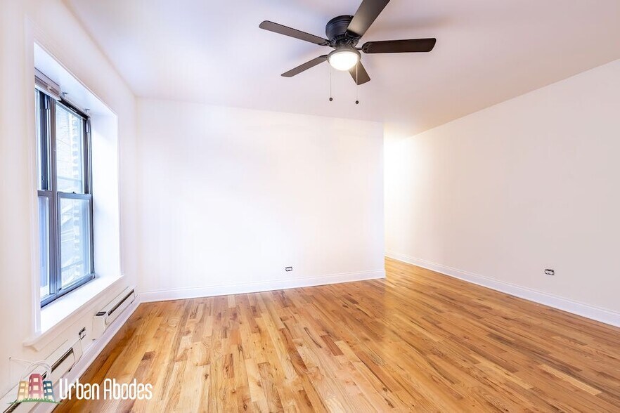 Building Photo - 816 W Cornelia Ave