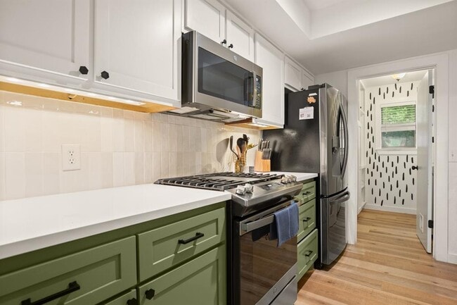 Building Photo - 11011 Jordan Ln