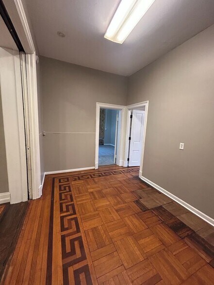 Building Photo - 644 Dayton St