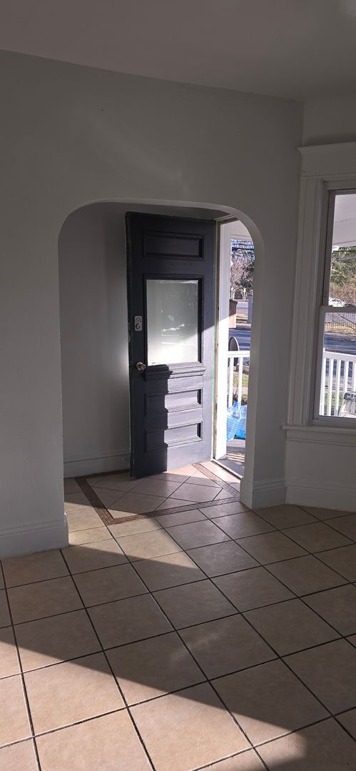 Building Photo - Large remodeled 4 bedroom with off street parking available**FREE MONTH OF RENT TO ANYONE WHO SIG...