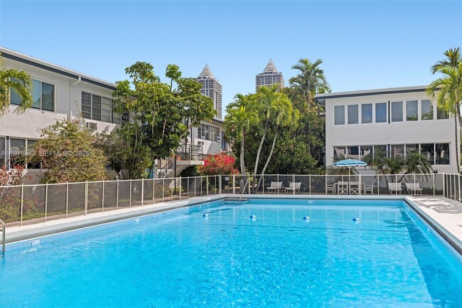 Building Photo - 4710 Pine Tree Dr