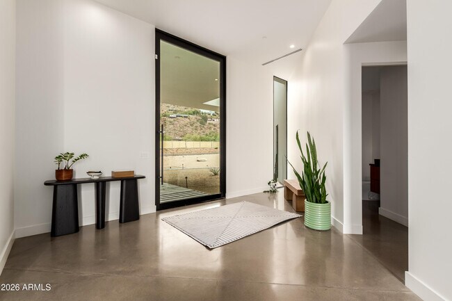 Building Photo - 4905 E White Gates Dr