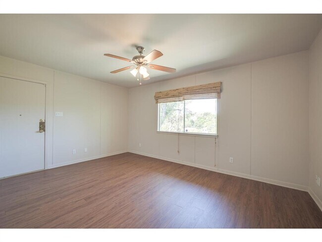 Building Photo - 6100 Mountainclimb Dr