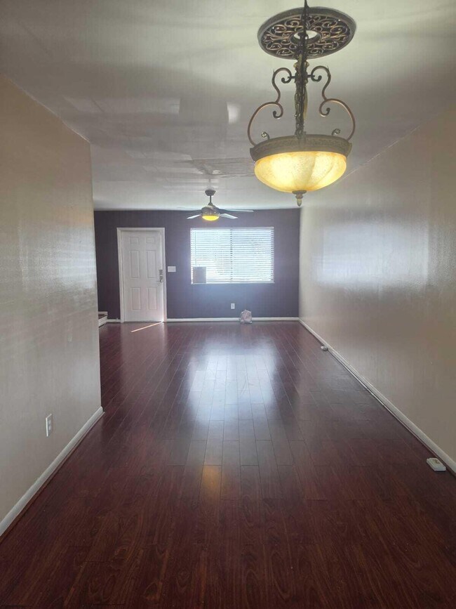 Building Photo - 5204 Bayside Dr