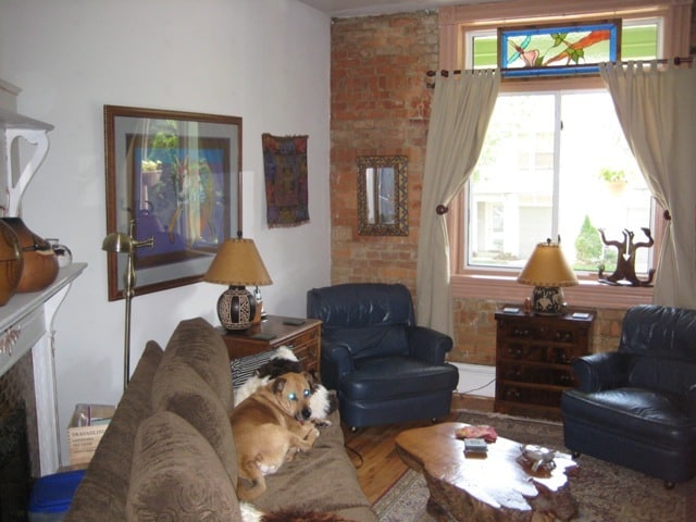 Furnished living room - 416 Noble St