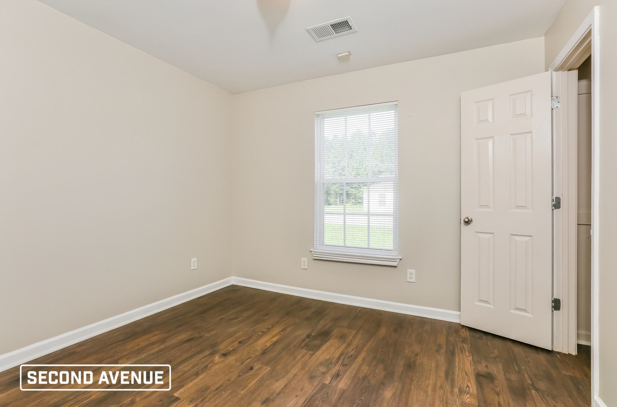 Building Photo - 209 Glenn Oak Dr