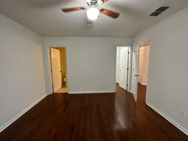 Building Photo - Beautiful 3Bed 2Bath in Hunters Ridge!