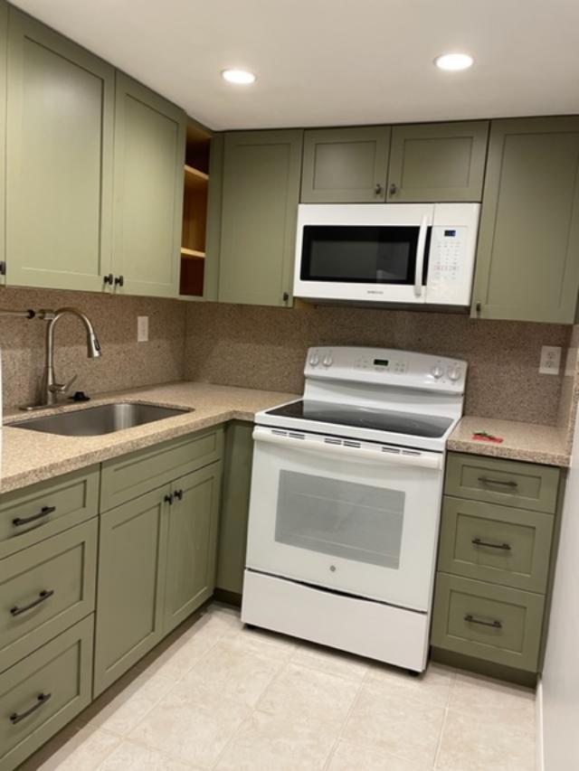 Kitchen - 3710 N Pine Island Rd