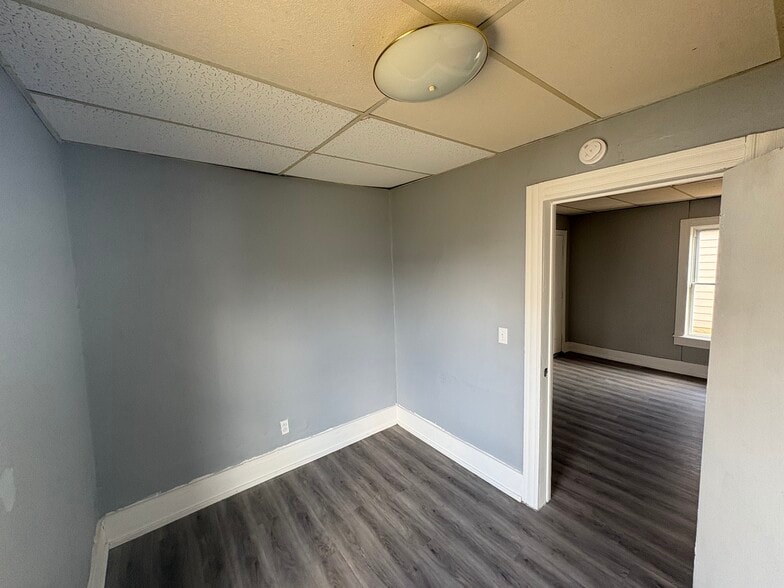 Building Photo - 1030 W 17th St