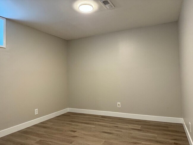 Building Photo - Charming 4 bedroom on 1+acre in Renton across from Benson Hill Elementary