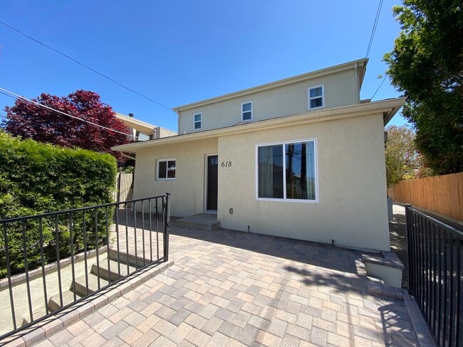 Primary Photo - 618 Pacific St