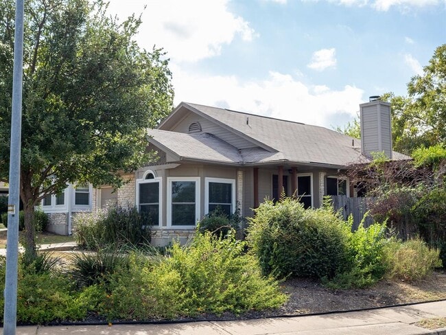 Building Photo - 16911 Village Oak Loop