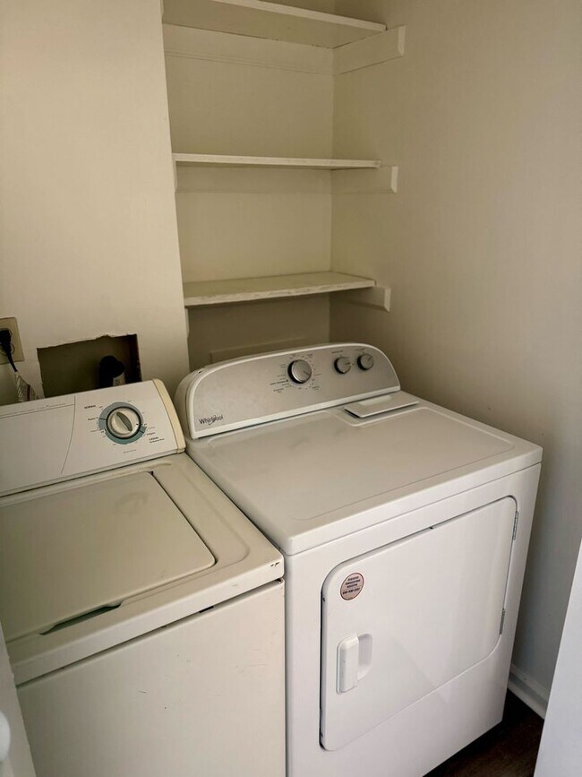 Building Photo - Fully Updated Duplex in Blacksburg