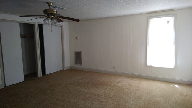 Building Photo - 207 W 4th St