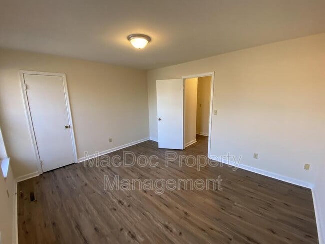 Building Photo - 16128 Clarence Ct