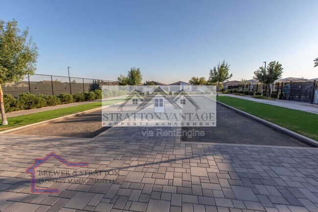 Building Photo - 9638 E Tesla Ave