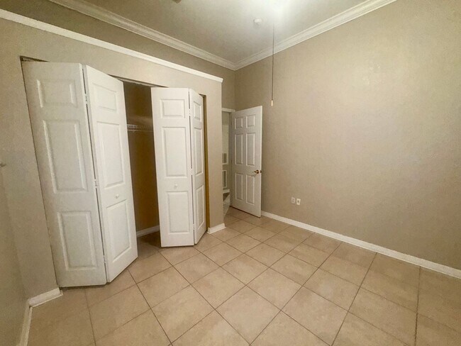 Building Photo - 2 Bedroom 2 Bath Corner Unit Ground Floor Condo Near UCF with Tile Flooring and Scenic View!
