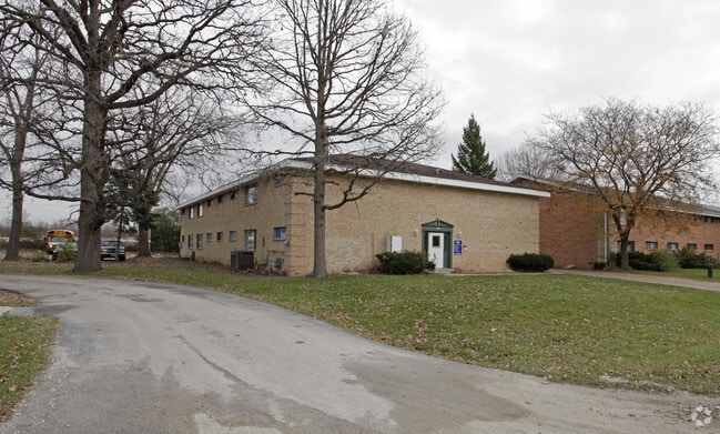 Primary Photo - 9900 W Fond du Lac Ave