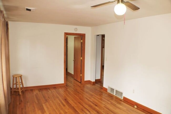Building Photo - $1,250 | 2 Bedroom, 1 Bathroom Duplex | No...