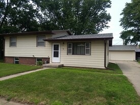 Building Photo - 608 Spruce Ave