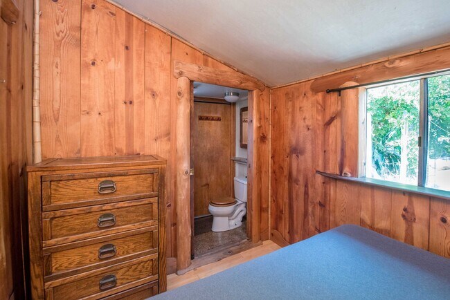 Building Photo - 2599 Huntington Dr