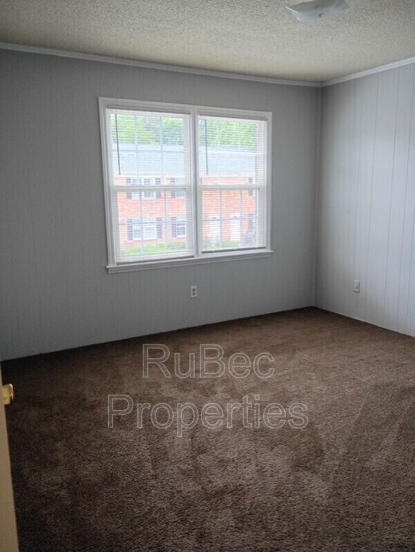 Building Photo - 913 Nottingham Dr