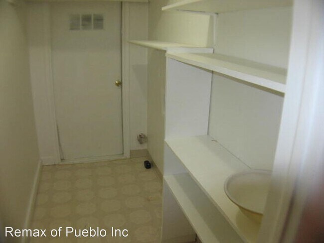 Building Photo - 3 br, 1.5 bath House - 2039 RIDGEWOOD LANE