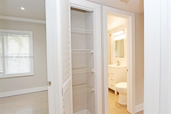 Building Photo - 3395 Franklin Ave