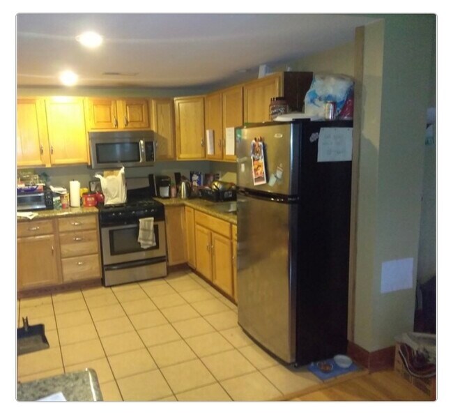 Kitchen - 3323 Parkview Ave