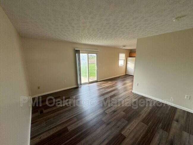 Building Photo - 121 Bruns Dr