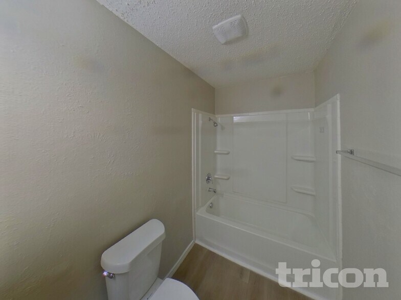 Building Photo - 1517 Rockshire Dr