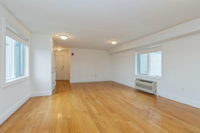 Building Photo - 125 43rd St