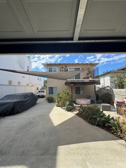 Building Photo - 714 Loma Dr