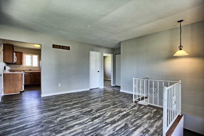 Building Photo - Completely Renovated 2 Bedroom Duplex in Collinsville - Great price and lots of space!