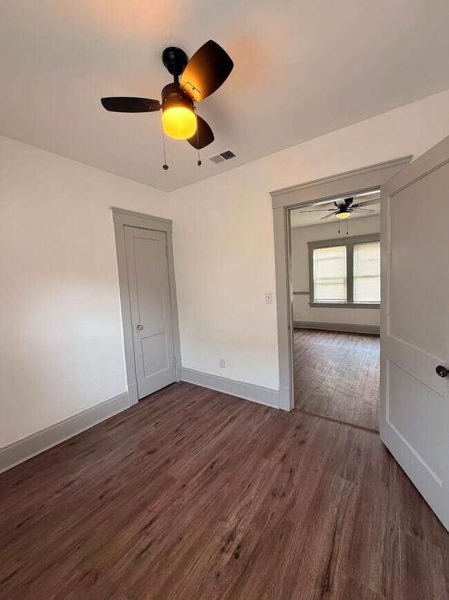 Building Photo - 3464 W 49th St