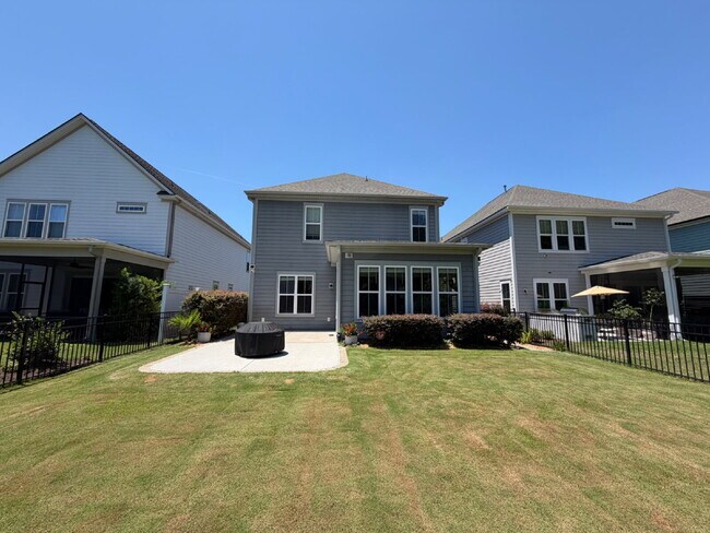 Building Photo - Beautiful Four Bedroom Home Located in The Walk!