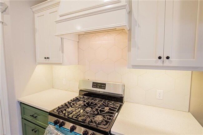 Building Photo - 3516 Lakeside Dr