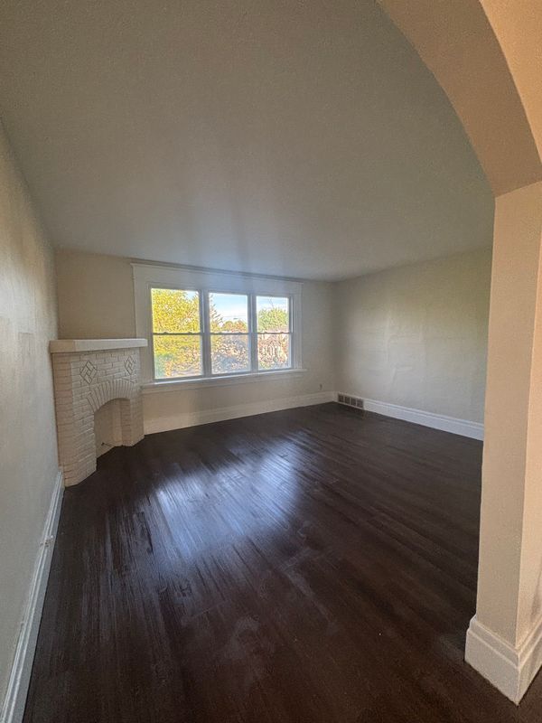 Building Photo - 154 Midland Ave