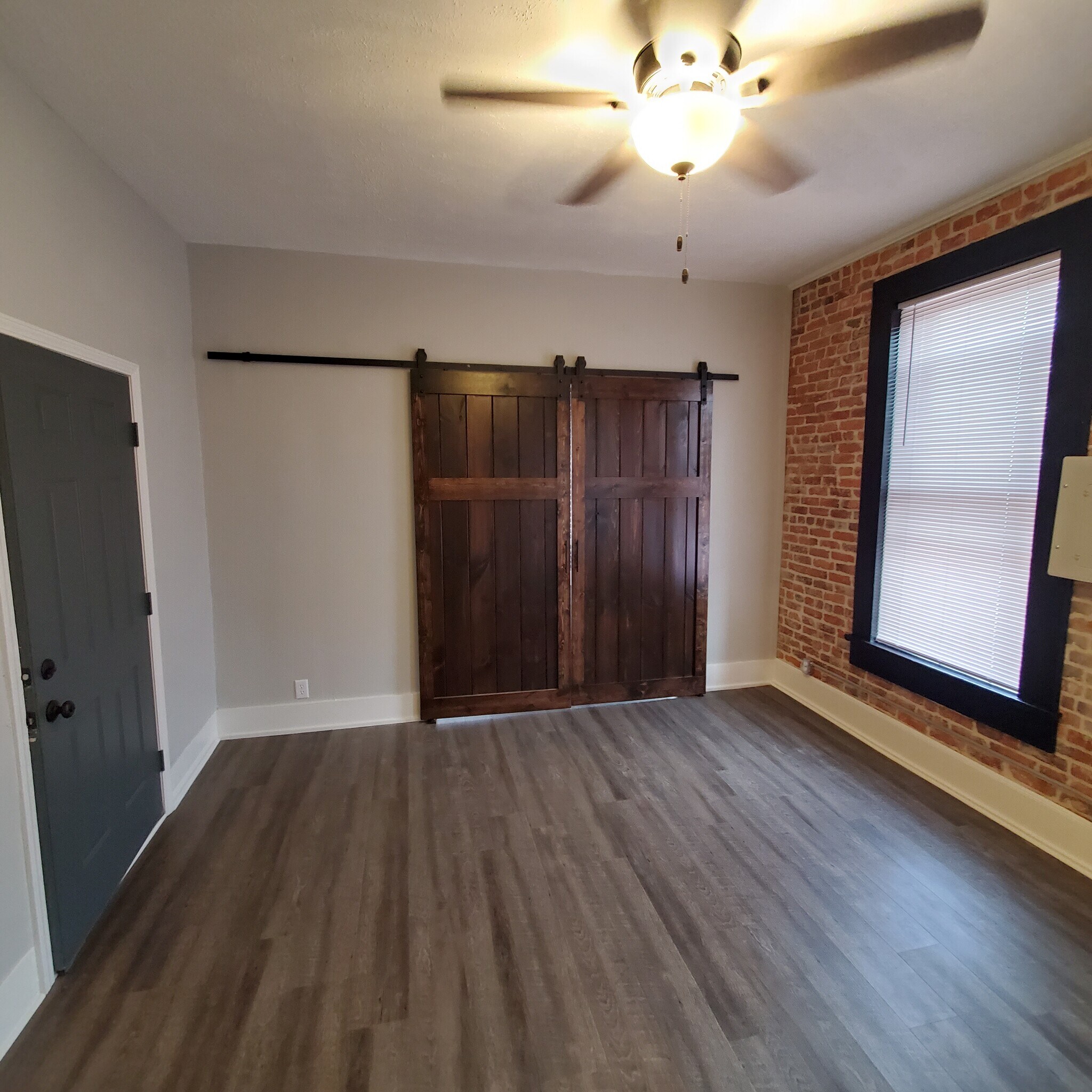 Living Room - 1213 N Wells St