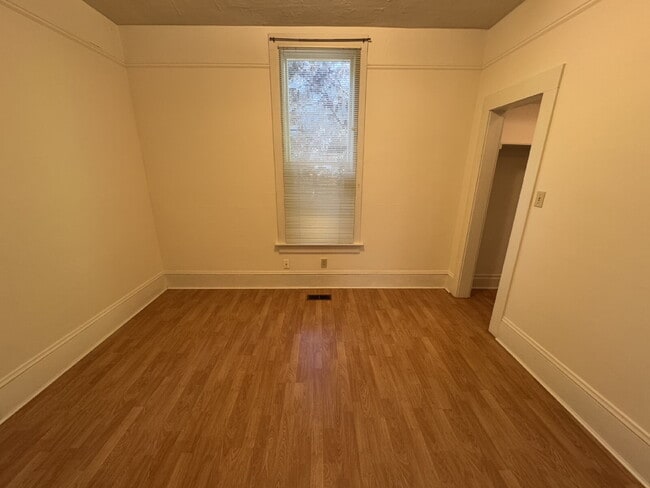 Building Photo - 3 Bedroom, 1 Bathroom Brooklyn Home