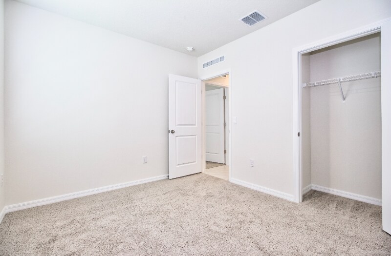 Building Photo - 3302 Pine Lily Ave