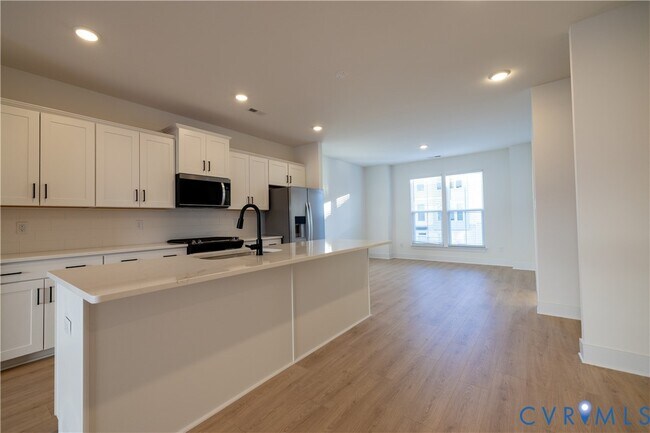 Building Photo - 15309 Sunray Aly