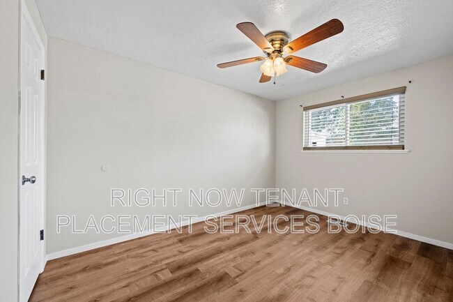 Building Photo - 306 W Maple Ave