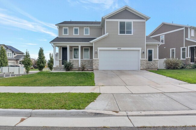 Building Photo - Spotless House, corner lot, 2 car attached