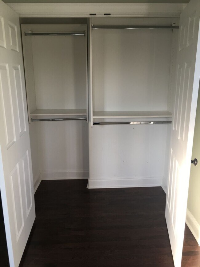 Building Photo - 2 Bed / 1 Bath - Fully Renovated Apartment in Blue Bell