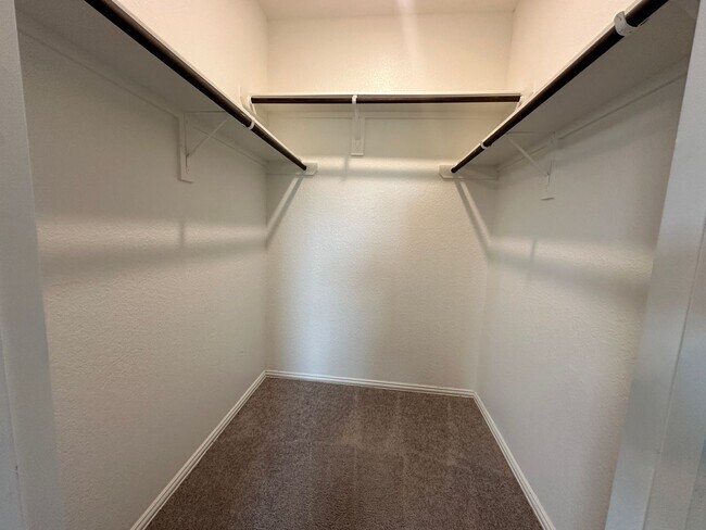 Building Photo - For Lease | 3 Bed, 2 Bath | 1,487 Sq Ft | ...