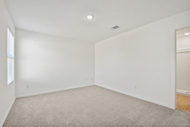 Building Photo - 2413 Legends Crk