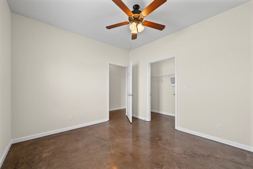 Building Photo - 109 Holland Dr